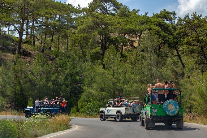 Jeep Safari Adventure around Green Canyon - Open-Air Jeep Energy and the Green Canyon Route