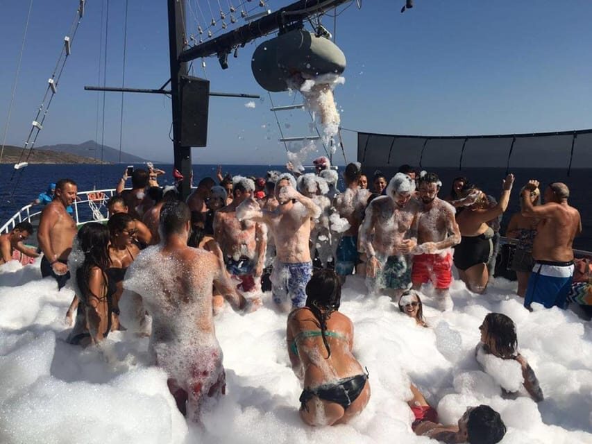 River Cruise Tour Lunch Soft Drinks Foam Party Caretta Swim - Guide Languages: English, German, Polish (And a Quick Reality Check)