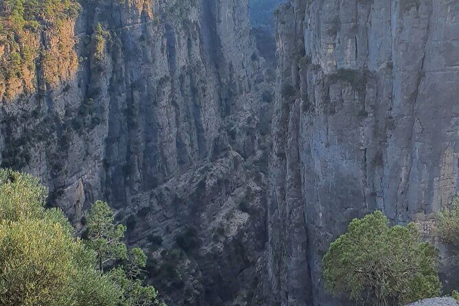 Side: Adler Canyon - Photo Breaks You Can Plan For: Hound Canyon and Eagles