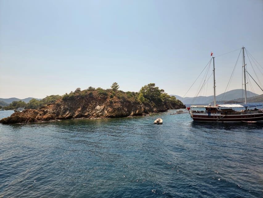 Side: Dolphin Island Boat Tour with BBQ Lunch - Who this tour suits best